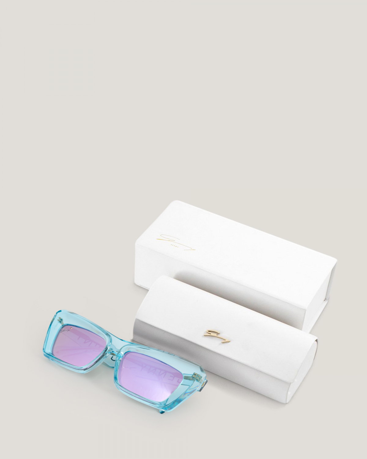 Sunglasses with contrasting lenses | Sunglasses, Mother's Day, Ricercabili, Accessories | Genny